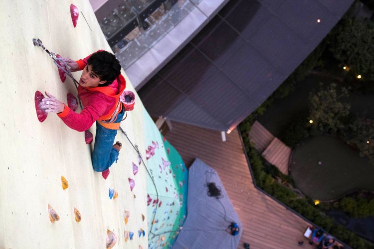 escalando el muro the wall