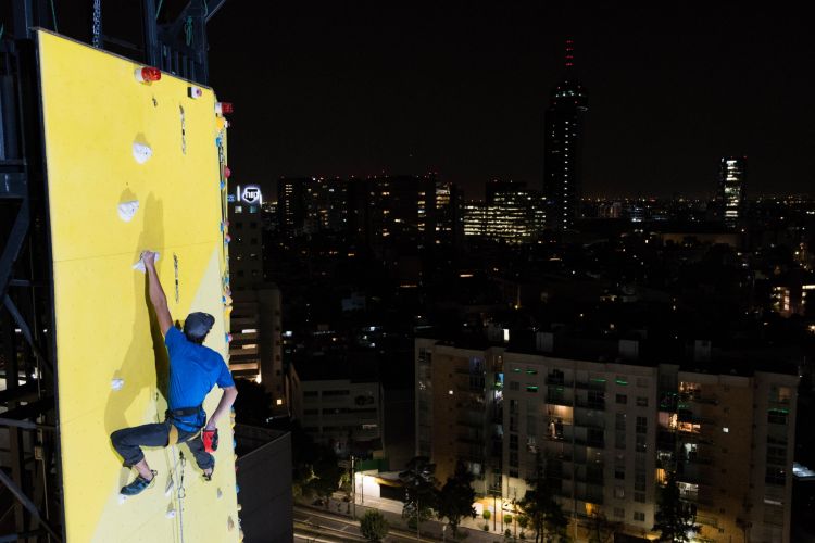 escalando el muro the wall